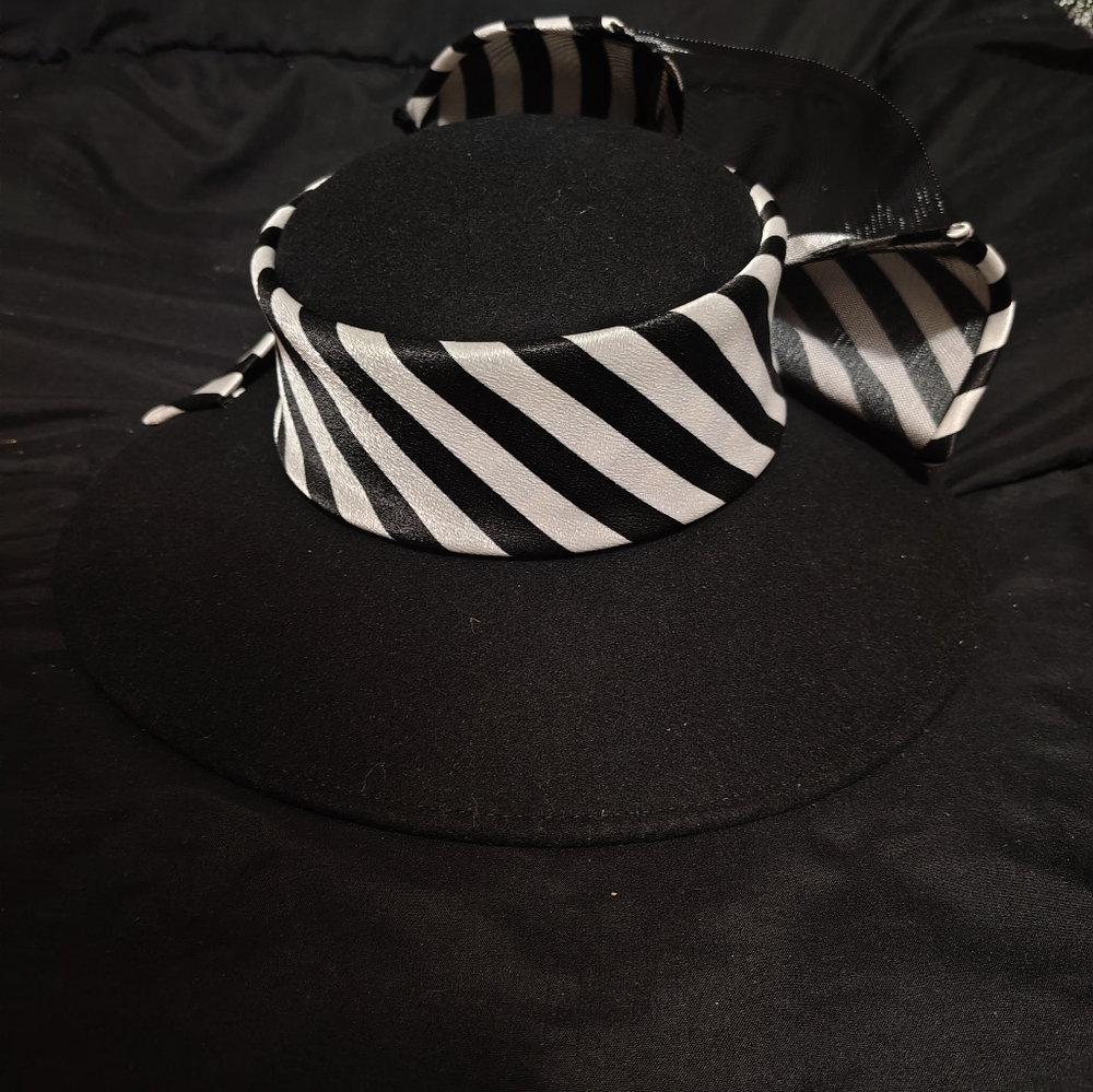 Fancy hat - Picture 5 of 8
